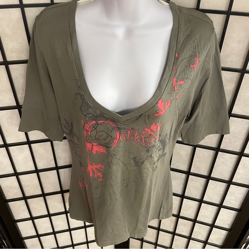 Oakley ladies T-shirt size medium - Picture 4 of 6